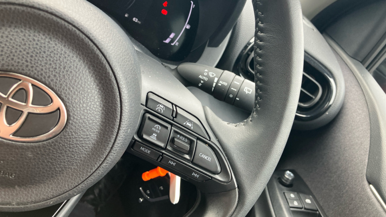 Toyota Yaris 1.5 Hybrid Design 5dr CVT Hybrid Hatchback